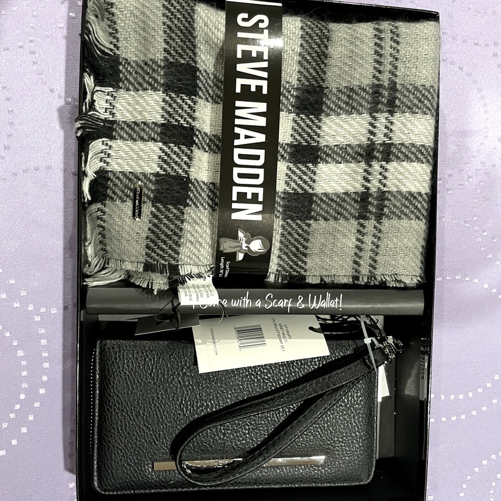 NIB Steve Madden Scarf and wallet set